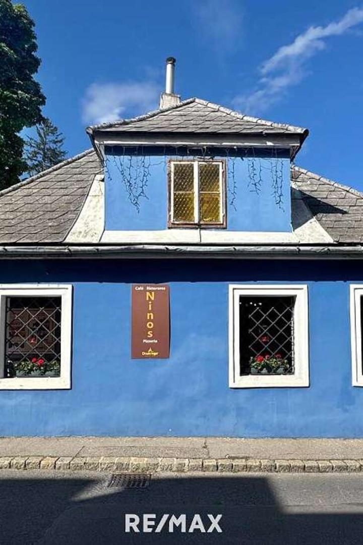 Zeigt Gebäude in Grinzing.