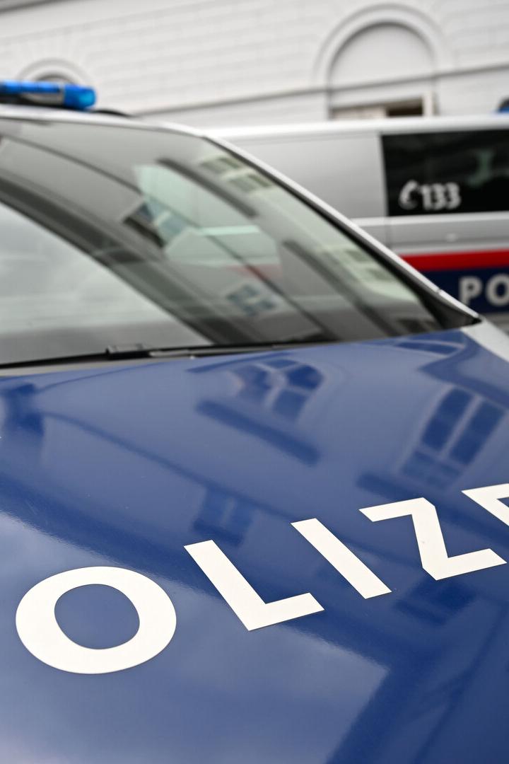 Zwei Polizeiautos.