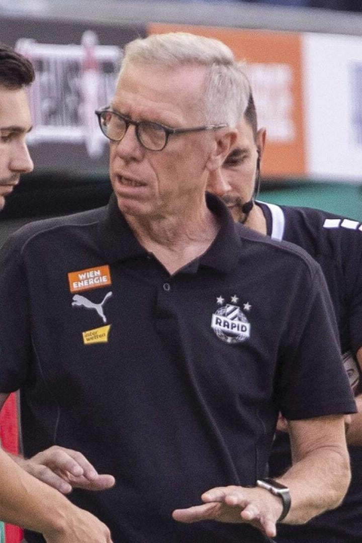 Rapid-Trainer Stöger (r.) wechselt viel, Grgic hofft auf einen Einsatz.
