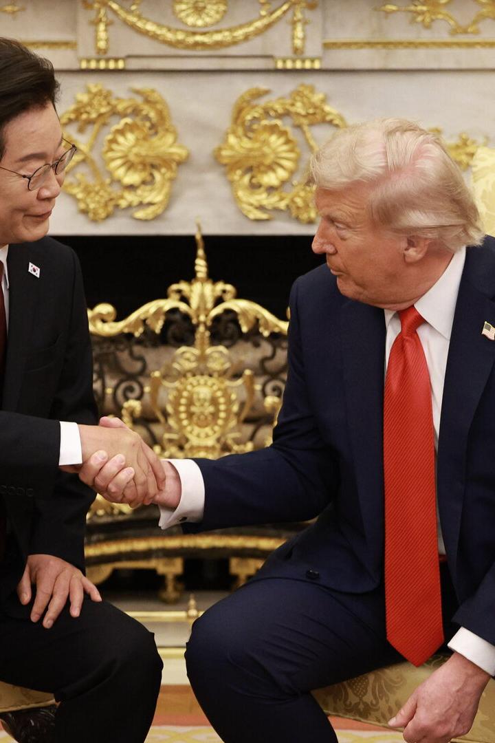 Der südkoreanische Präsident Lee Jae-myung mit US-Präsident Donald Trump.