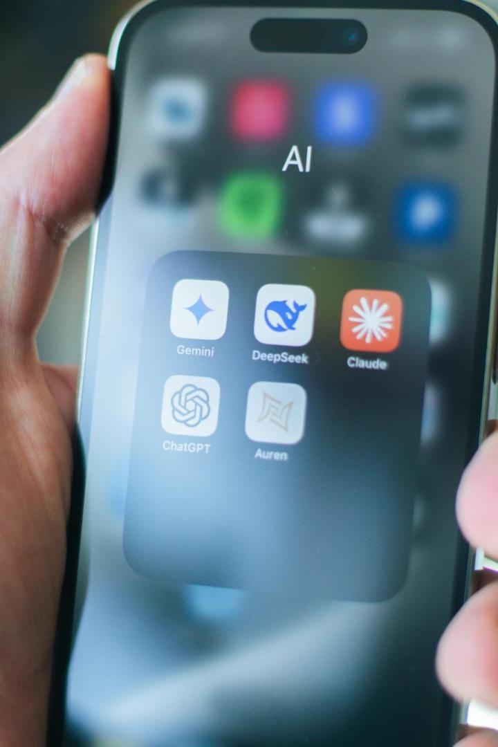 KI-Betrug: Deepfakes zuverlässig erkennen? Ein Tipp aus dem Netz sorgt für Aufruhr.