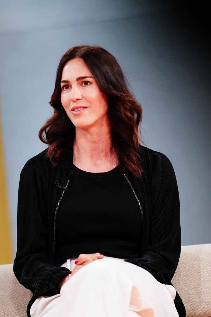 Fußball-Expertin Viktoria Schnaderbeck im TV-Studio