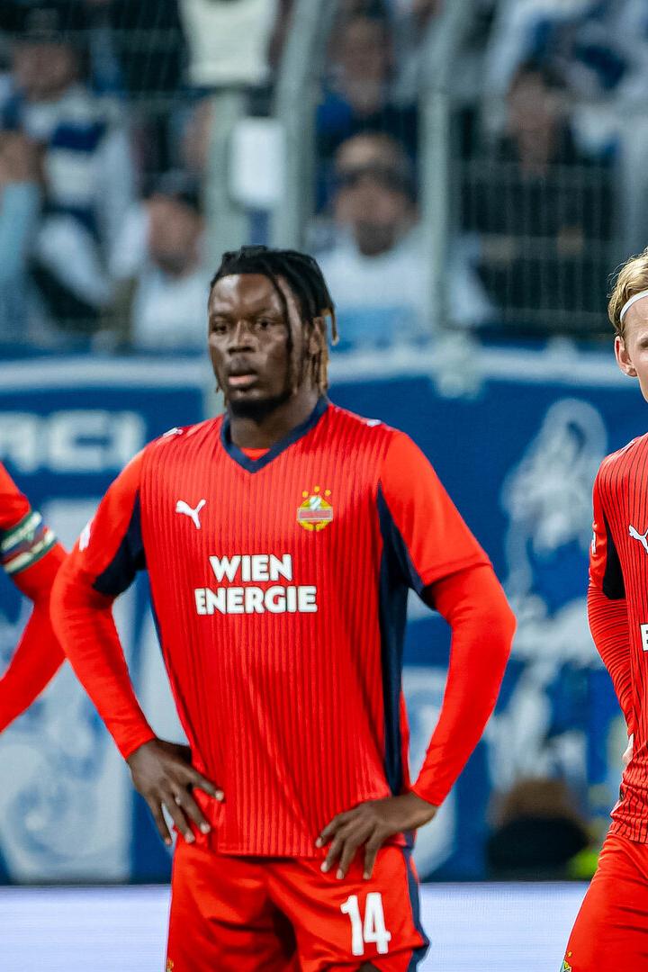 Fassungslos: Die Rapidler beim 1:4 in Posen.