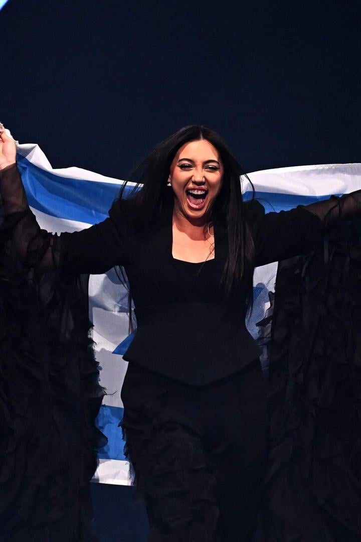 ESC in Basel: Yuval Raphael, eine Überlebendes des Hamas-Massakers wurde 2. und jubelt