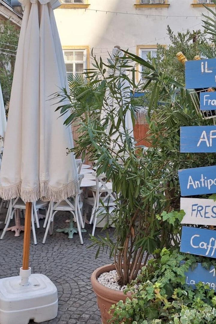 Pizza Bella Napoli am wahrscheinlich schönsten Platz Wiens? Der Italo-Kitsch des „Il Pennello“ auf dem Franziskanerplatz irritiert die Anrainer. 