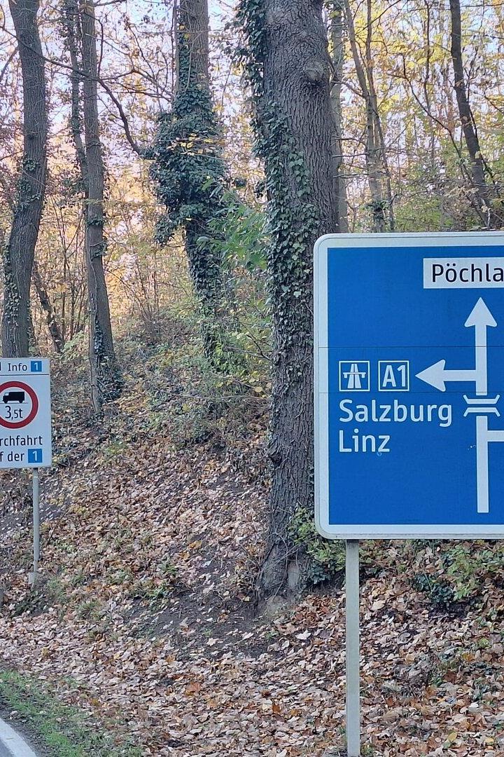 Der Tatort an der Autobahnabfahrt der A1 in Pöchlarn. Acht Jahre blieb der Tote hier unentdeckt.