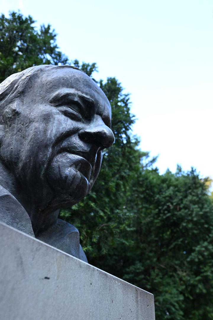 ++ THEMENBILD ++ HERMANN-GMEINER-PARK IN WIEN