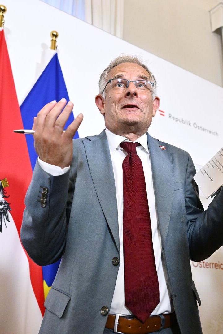 KLAUSUR DER BUNDESREGIERUNG: PRESSEBRIEFING - MARTERBAUER