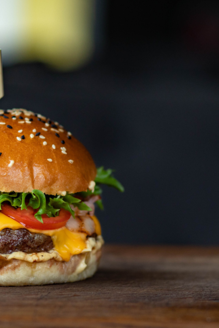 saftiger Cheese-Burger: Die besten Burger Lokale in Österreich