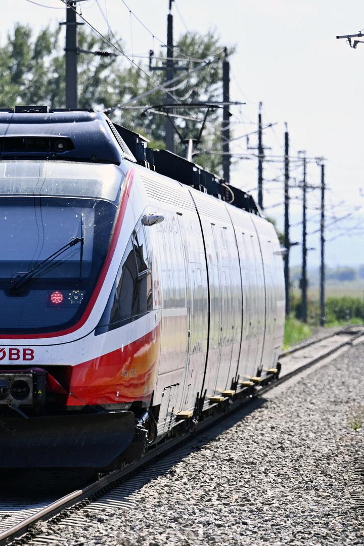 ++ THEMENBILD ++ ÖBB / BAHN / ZUG / EISENBAHN / VERKEHR / ÖFFENTLICHE VERKEHRSMITTEL