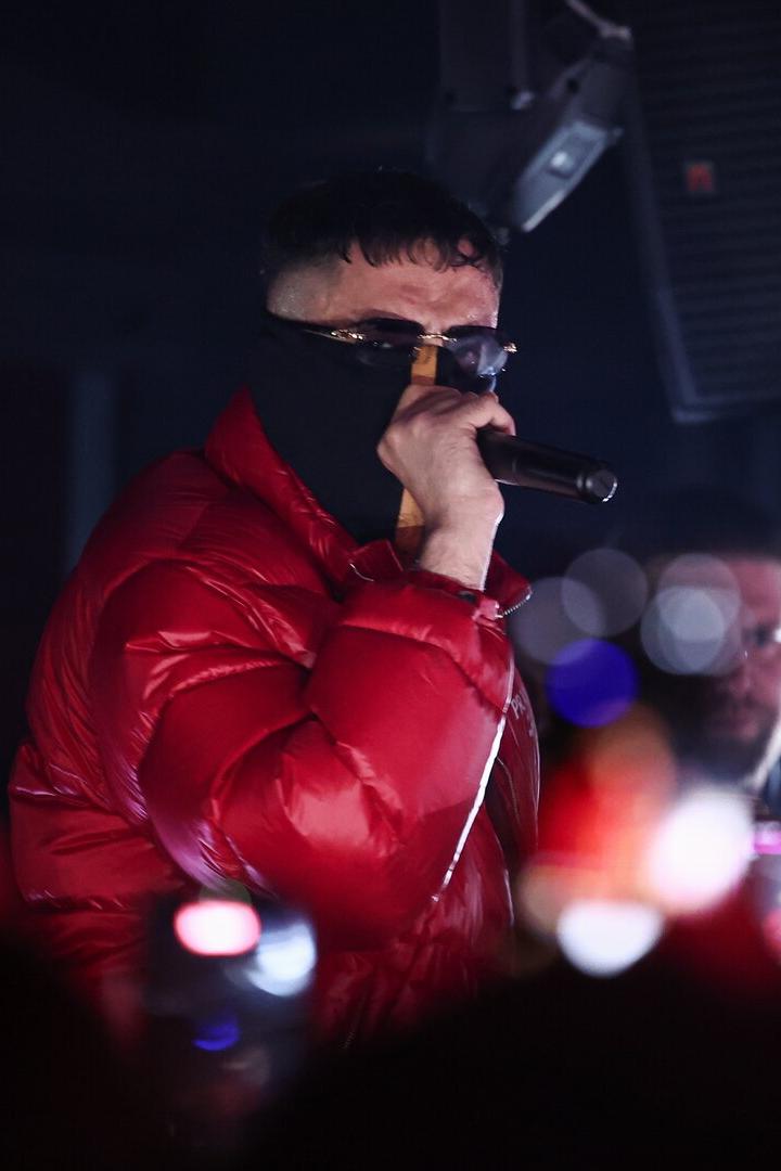 Rapper Haftbefehl bei seinem Auftritt in Gießen.