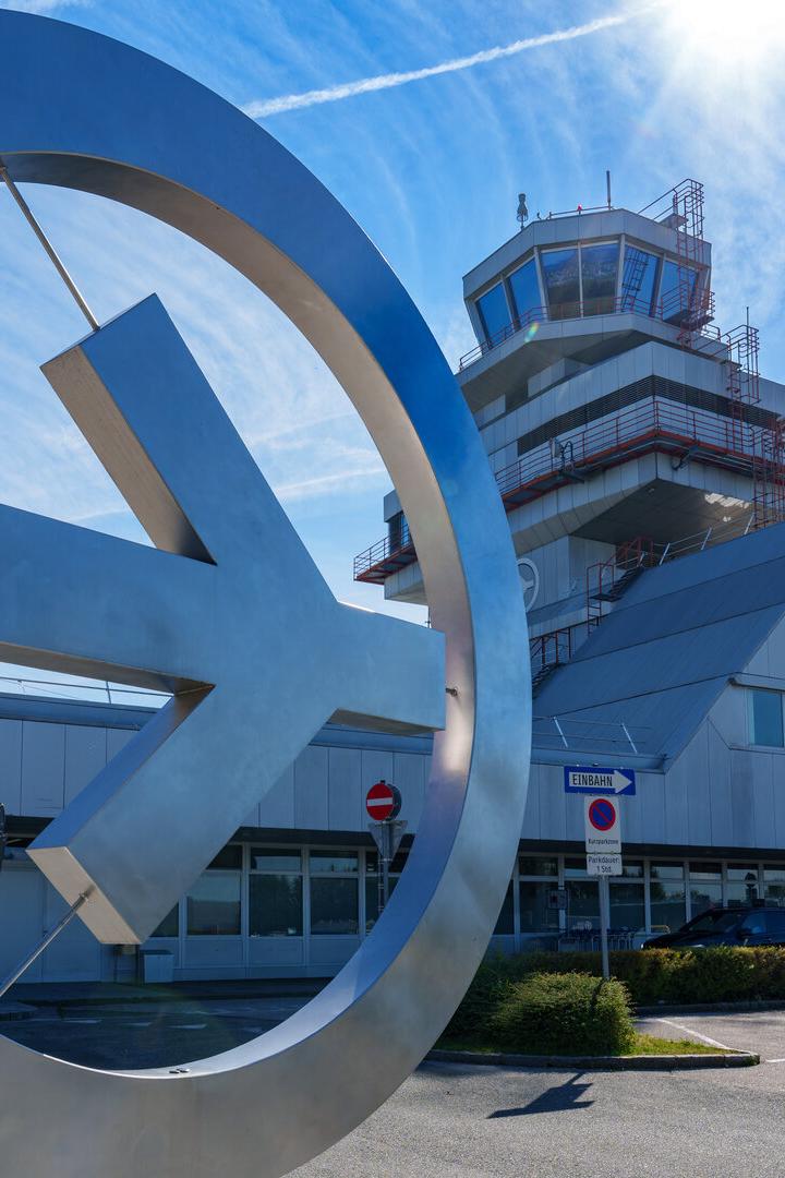 ++ THEMENBILD ++ FLUGHAFEN IN LINZ / LINZ AIRPORT