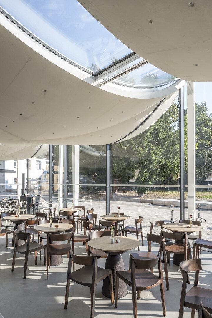 Domcenter in Linz: Blick aus dem neuen Pavillon, der an der Ostseite des Bauwerks entstanden ist. 