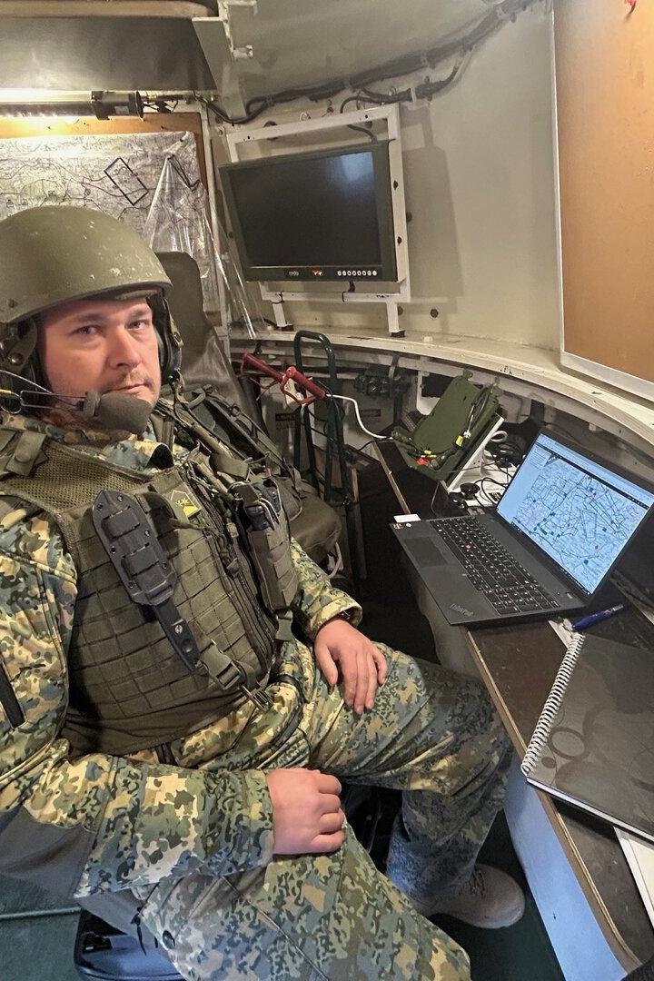 Die Panzerhaubitze M109 dient vor der Militärakademie als Gefechtsstand.