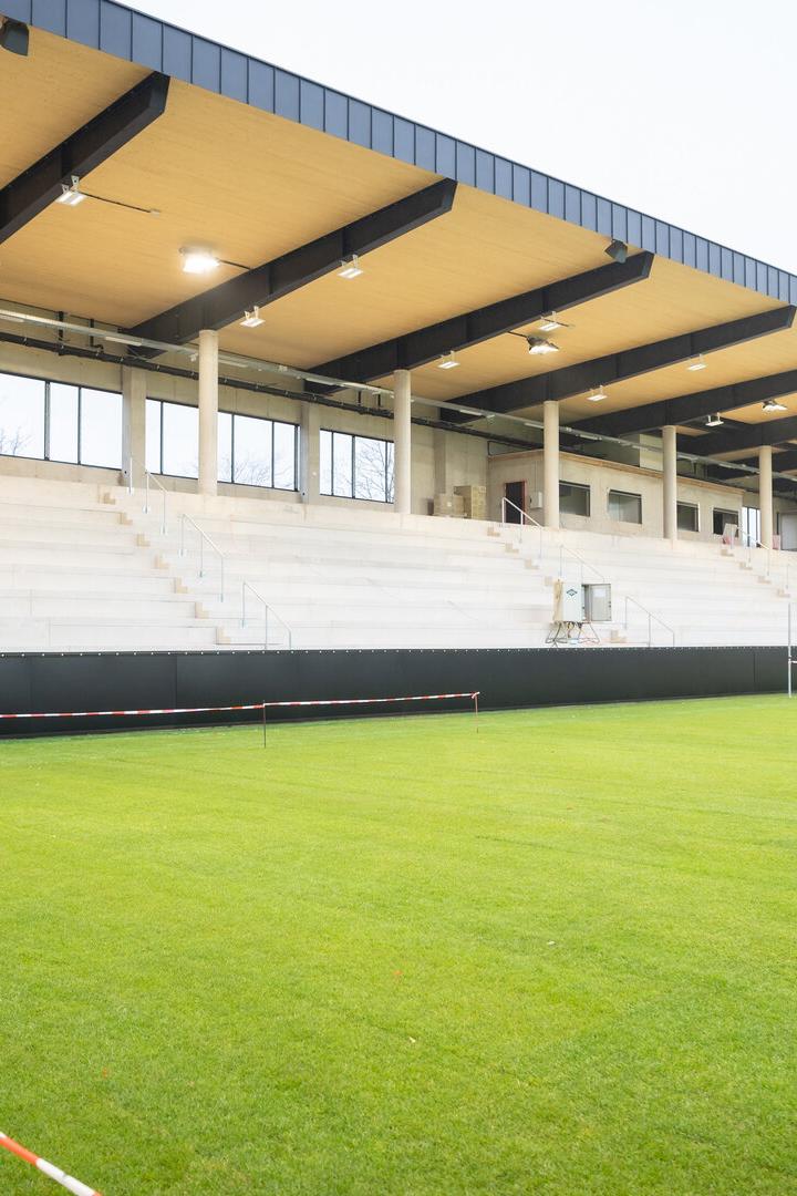 Sport-Club-Platz: Friedhofstribüne