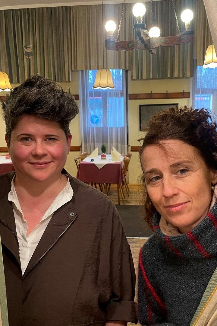 Lisa Reimitz und Franziska Hatz (rechts) beim "Birner" in Floridsdorf. 