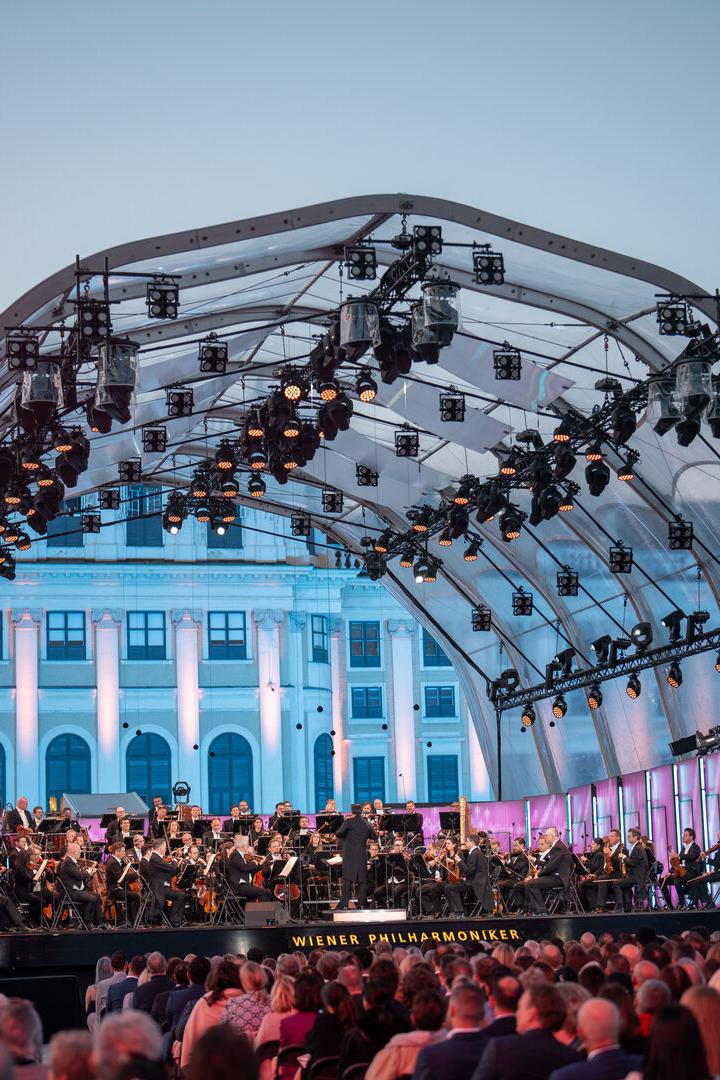 SOMMERNACHTSKONZERT DER WIENER PHILHARMONIKER