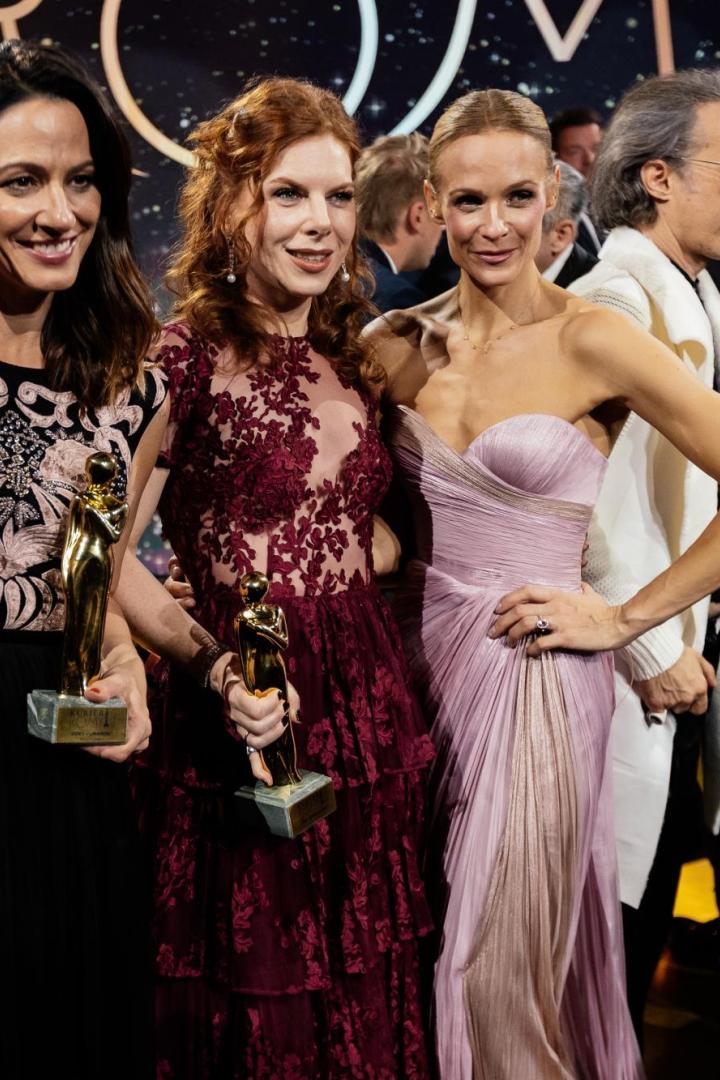 Power Frauen: ROMY-Gewinnerin Lisa Gadenstätter und Teresa Vogl mit Moderatorin Mirjam Weichselbraun 