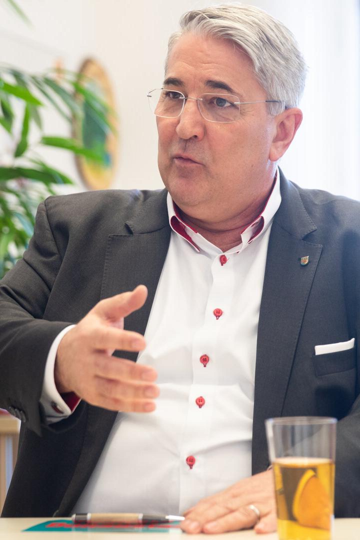 Ernst Nevrivy,Josef Taucher