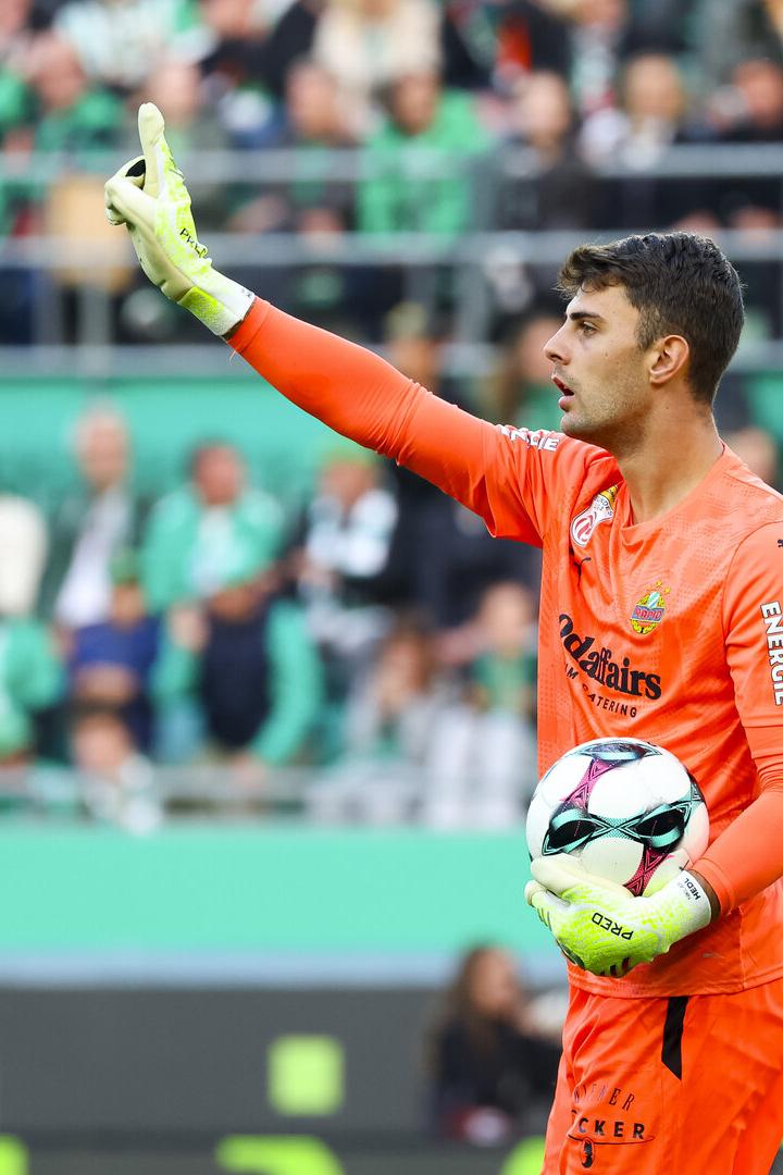 Niki Hedl im Rapid-Tor