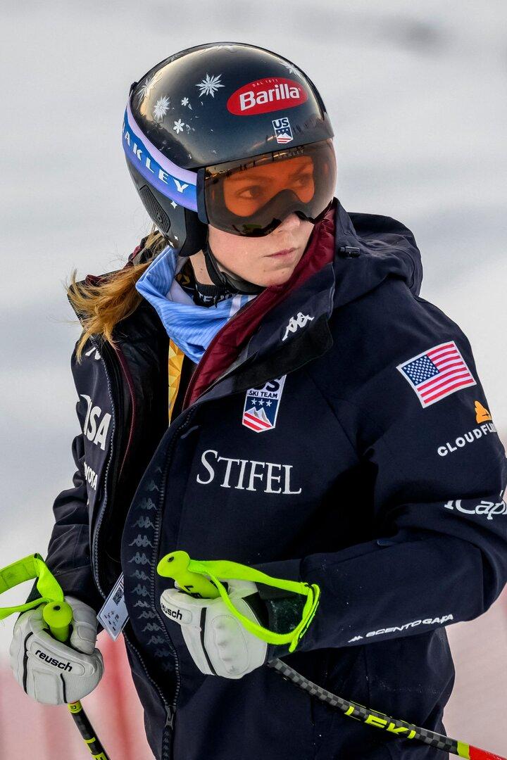 Mikaela Shiffrin bei einer Streckenbesichtigung.