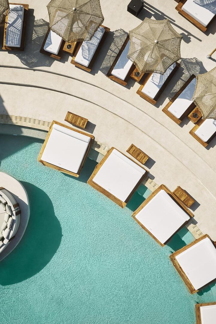 Ein Blick auf den Pool des neuen AYÃ Resort auf Zypern