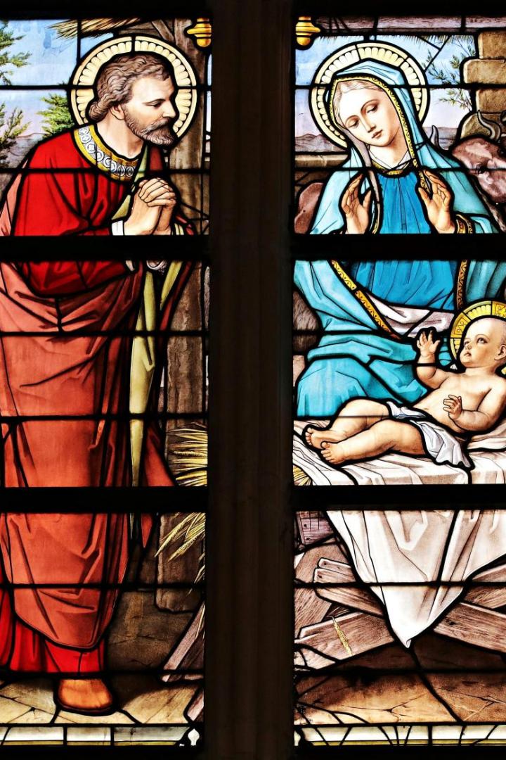 Glasmalerei in Kirche