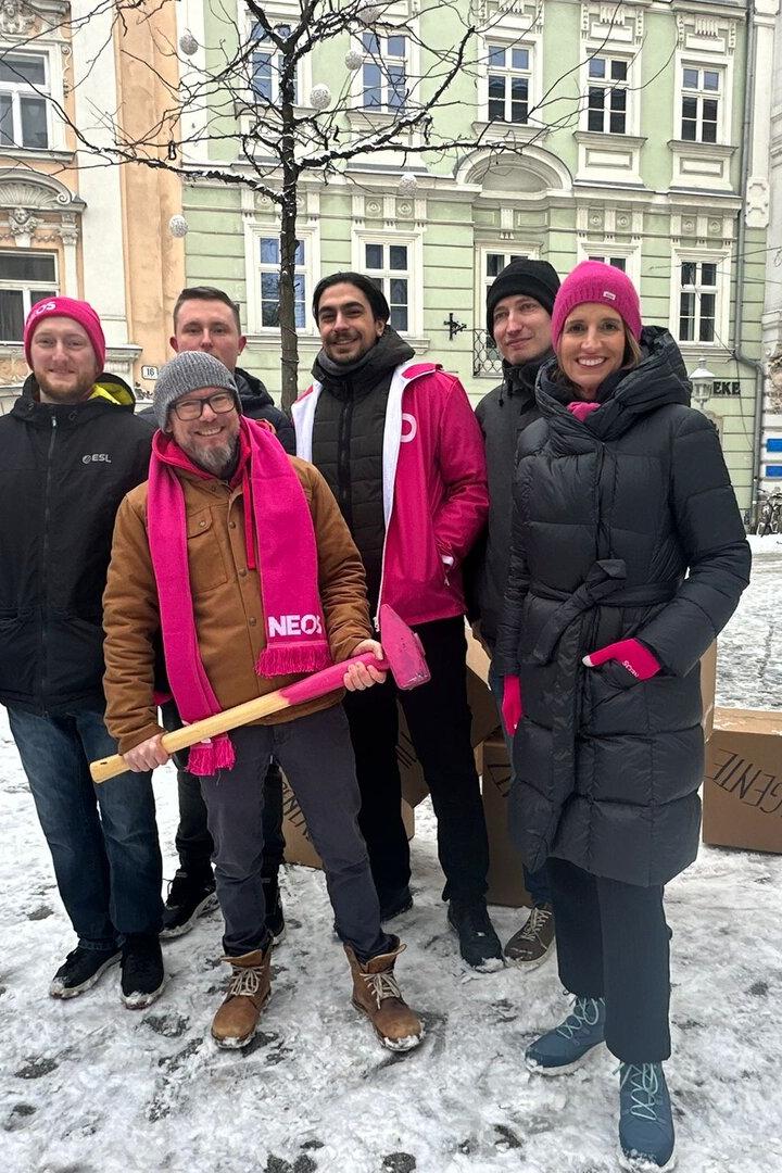 Neos mit Bernd S. Pinzer und Indra Collini