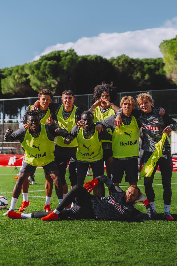 Salzburg trainiert in Belek unter blauem Himmel