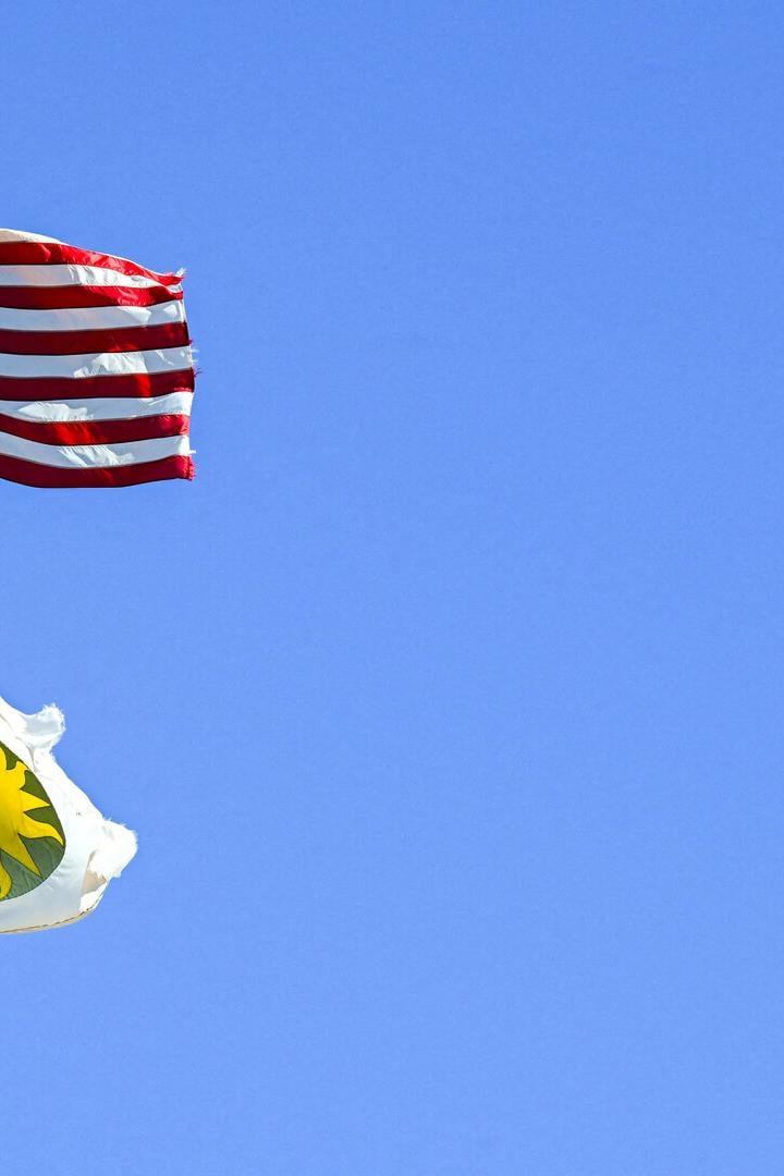 Federally funded Smithsonian Institution buildings to stay open until at least Monday