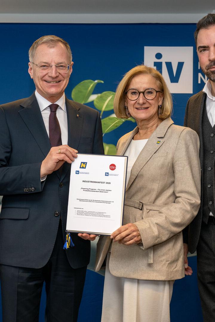 Präsidenten der Industriellenvereinigungen und die Landeshauptleute Thomas Stelzer und Johanna Mikl-Leitner 