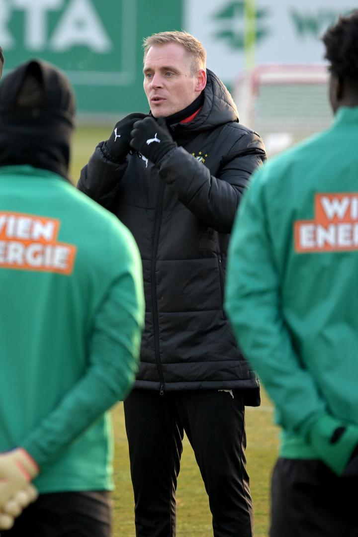 Rapid-Trainer Hoff Thorup bei der Arbeit