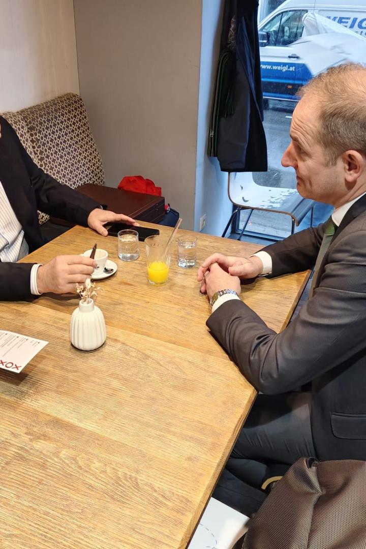 Ernst Nevrivy und sein Anwalt Volkert Sackmann.