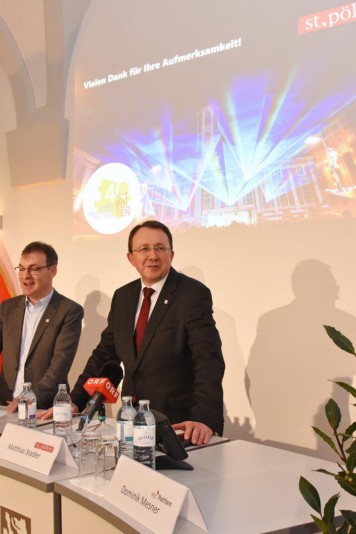 Matthias Stadler mit Wirtschaftsexperten