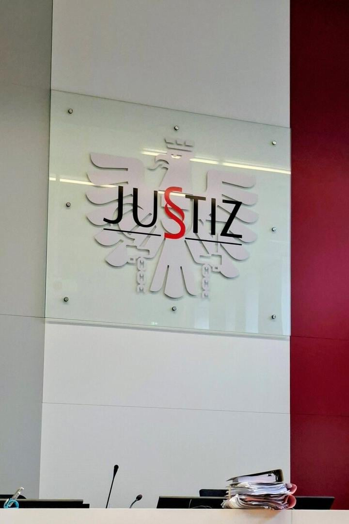 Justiz,Gerichtssaal,Prozess