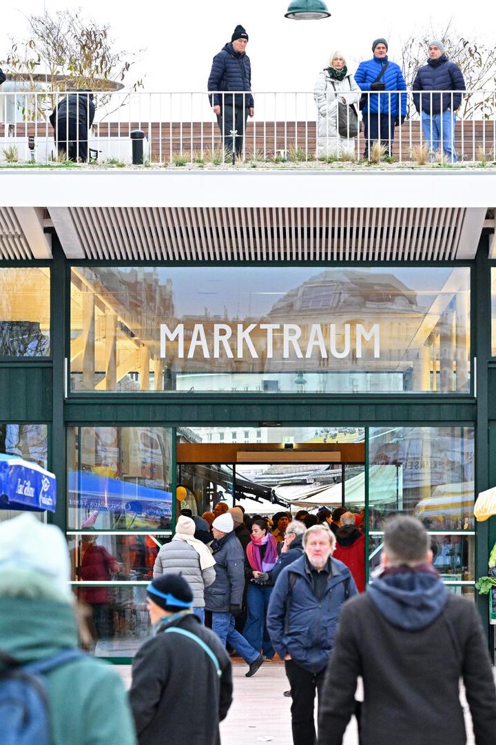 ERÖFFNUNG DES NEUEN MARKTRAUMS AM NASCHMARKT