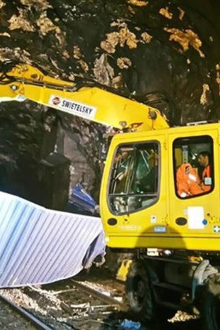 Die Bergung und Aufräumarbeiten nach dem Bahnunfall.