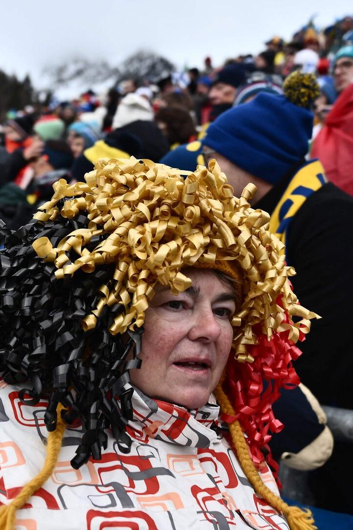 Ein deutscher Fan mit Perücke.