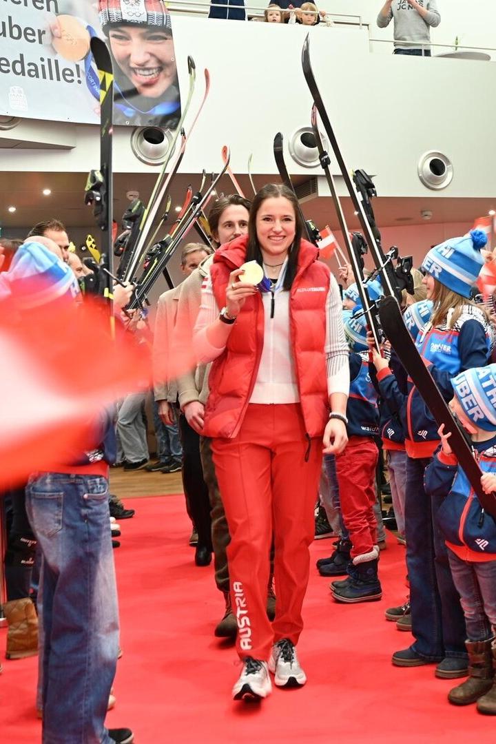 Riesenempfang im Kristallsaal.