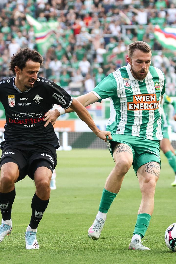 Rapid mit Horn (r.) gegen Altachs Demaku