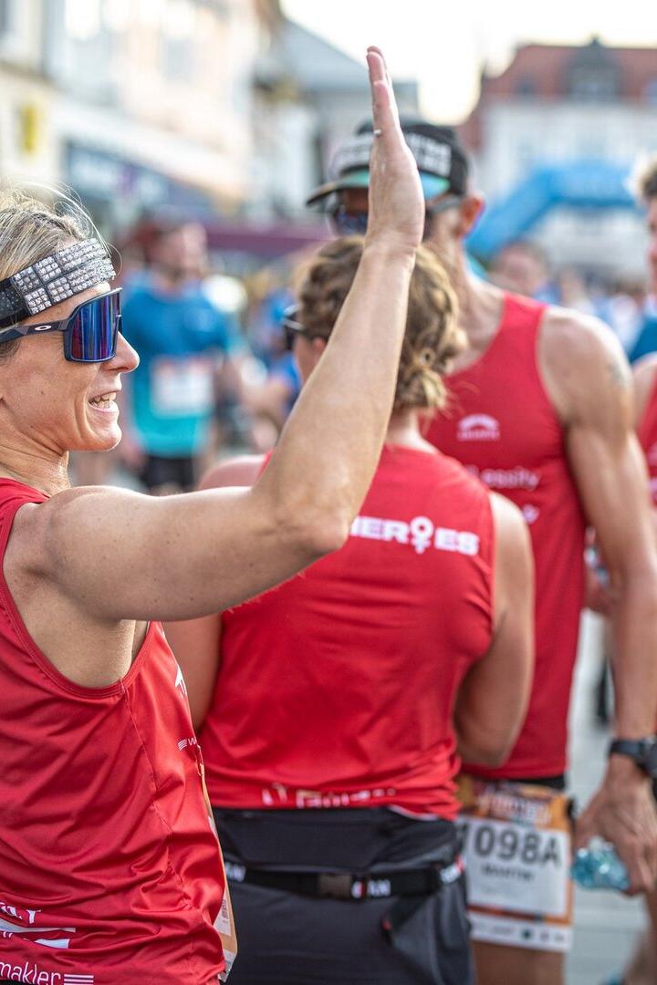 Einschlagen auf die erfolgreiche Sport-Historie: Der Firmenlauf wird heuer zum 25. Mal in Wiener Neustadt ausgetragen. 