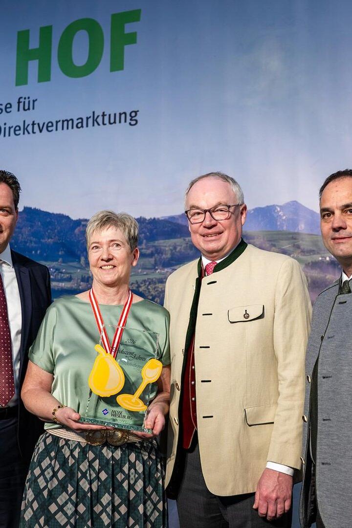 Martina Weidenauer nahm Trophäe in Empfang