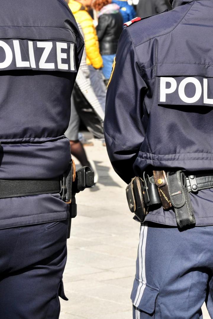 Junges Paar in Wien-Favoriten im Auto attackiert