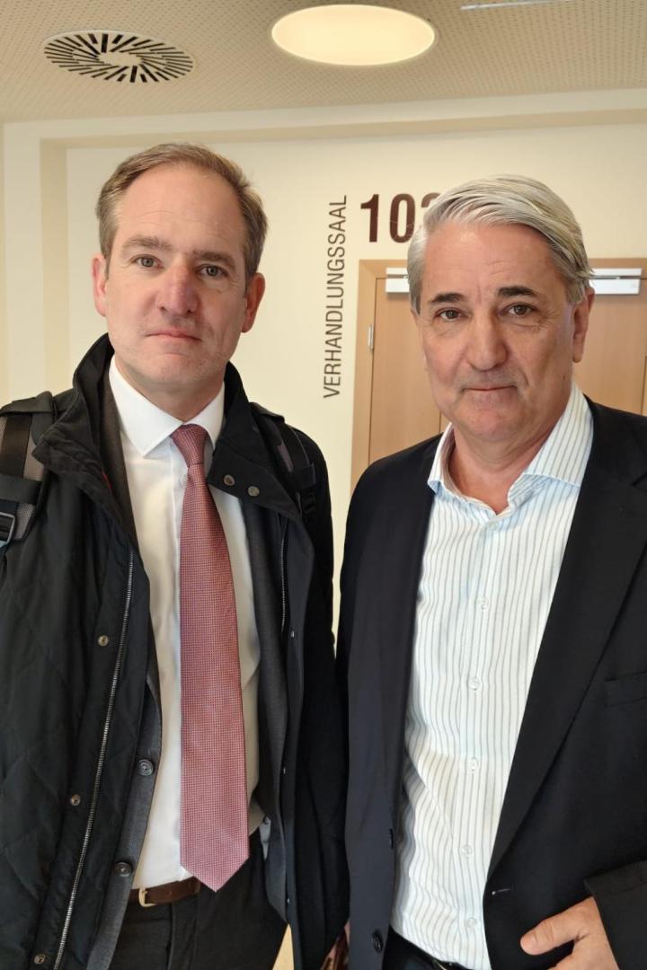 Anwalt Volkert Sackmann und SPÖ-Bezirksvorsteher Ernst Nevrivy.