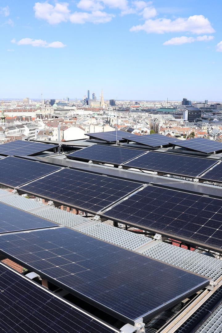 Die Photovoltaik-Anlage auf dem Dach des Haus des Meeres.