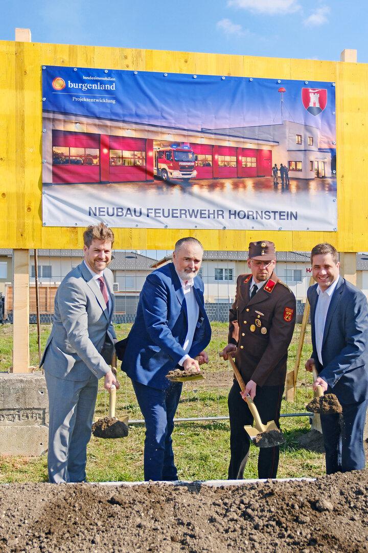 Spatenstich für den Neubau des Feuerwehrhauses mit Bürgermeister Wolf und Landeshauptmann Doskozil erfolgt