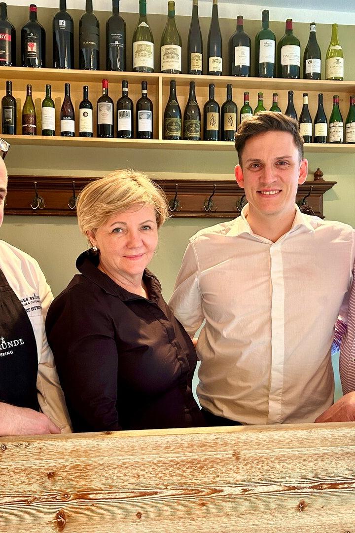 Das „Bründl“-Team (v. l. n. r.)  Norbert Steiner, Regine, Gerhard jun. und Gerhard sen. Knobl.