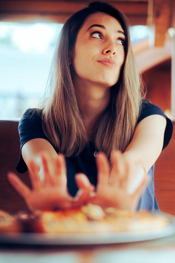 Fasten kann bei Essens-Einladungen herausfordernd sein.