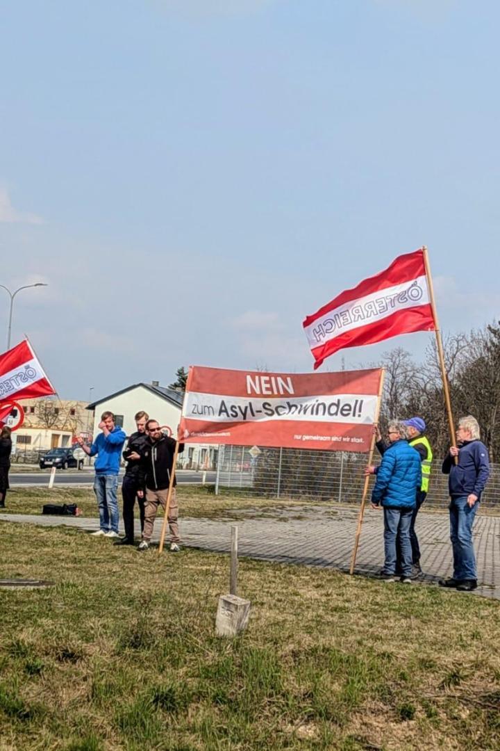 Kundgebung zu Mahnmal
