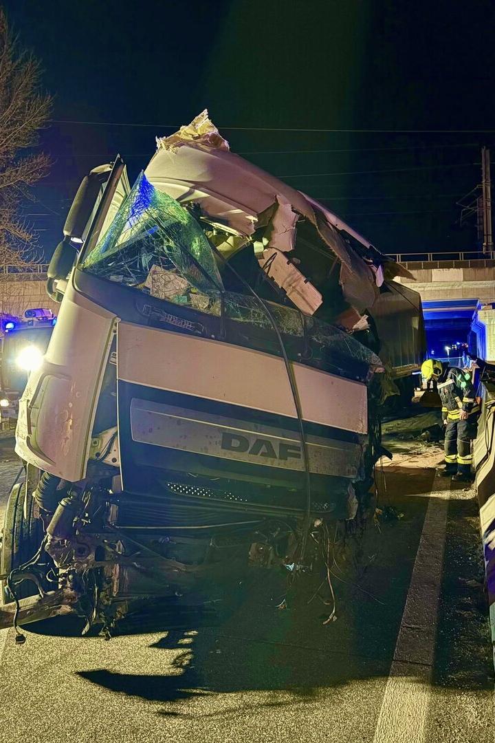 Fahrerkabine wurde völlig zerstört